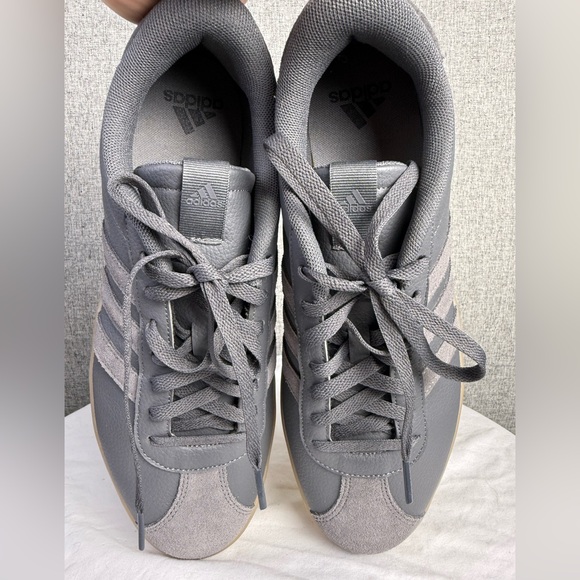 Adidas Charcoal Gray Gum Sole Low Laceup VL COURT Shoes 3.0 Sneakers Size 11 NEW - Picture 3 of 8
